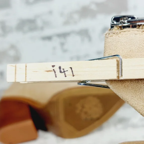 NEW Vince Camuto Gigietta Tan Suede Block Heel Pointed Toe Ankle Boots I41 - Picture 13 of 13